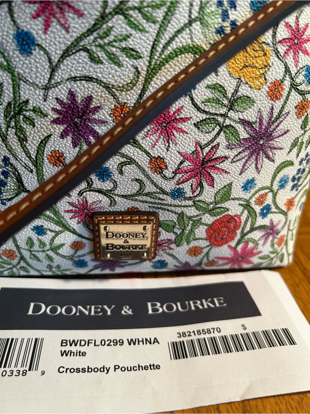 New D & B White Floral Crossbody with Brown Leather Strap & Matching Wristlet - Picture 4 of 15